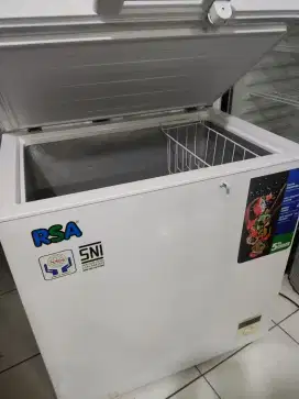 Freezer box merek RSA kapasitas 210 liter