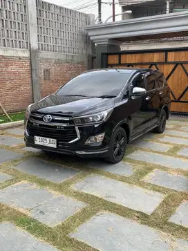 INNOVA VENTURER 2.4 A/T 2019