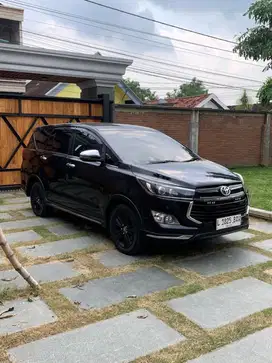 INNOVA VENTURER 2.4 A/T 2019