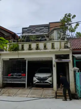Disewakan Rumah Lokasi Super Strategis
