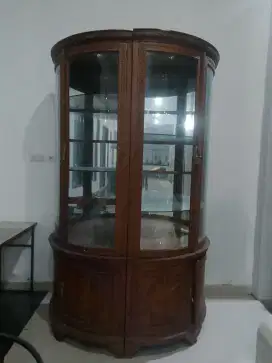 Lemari pajangn jati