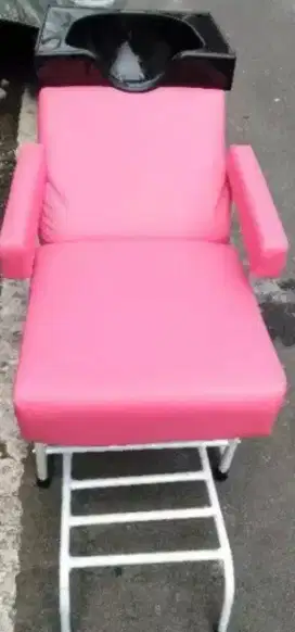 Tempat keramas salon wasbak