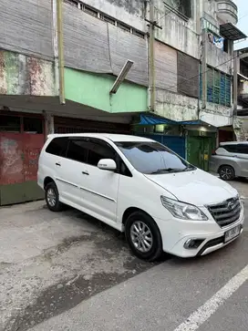 Innova 2.5 V diesel automatic Tahun 2013 barong