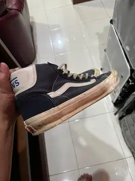 Sepatu Vans Vault OG Mid Skool LX