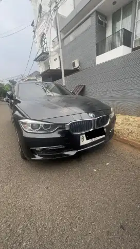 BMW F30 320i Luxury