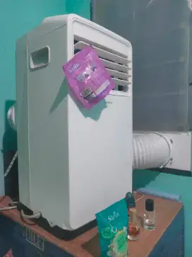 AC Portable Midea 1/2 PK