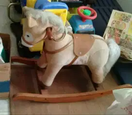 Kuda Goyang Lucu untuk Si Kecil – Kondisi Bagus!