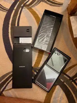 SAMSUNG Z FLIP 5 8gb/512gb bekas tapi masih BAGUS!