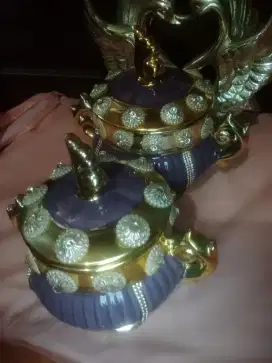 Keramik  pajangan hiasan lemari