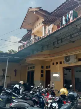 Dijual Rumah kost aktif 2 lantai dekat Undip Tembalang