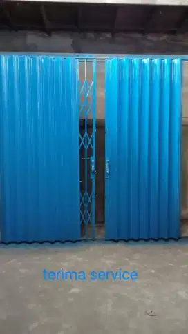 Rolling door folding gate