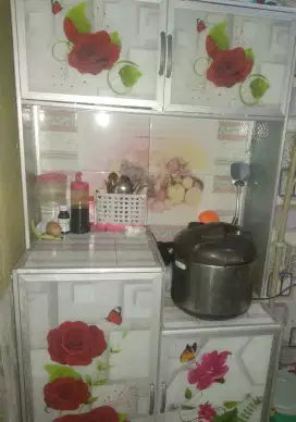Lemari piring kaca 2pintu