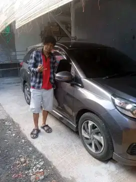 cari pekerjaan apa ajah , lebih utama supir si