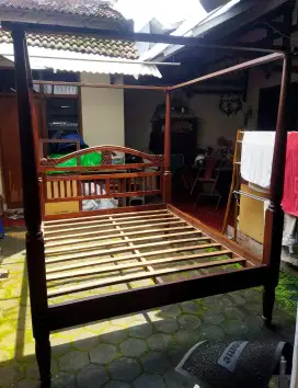 TEMPAT TIDUR KAYU JATI MODEL TIANG