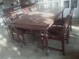 Meja makan 4 kursi