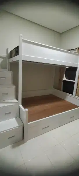 Dipan tingkat kayu jati