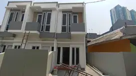 Di Jual Rumah 2 Lantai Dekat SPBU Depan KOKAS Jakarta Selatan