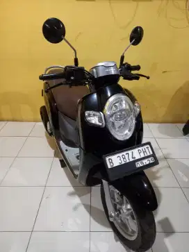 Scoopy 2019 hitam glosy