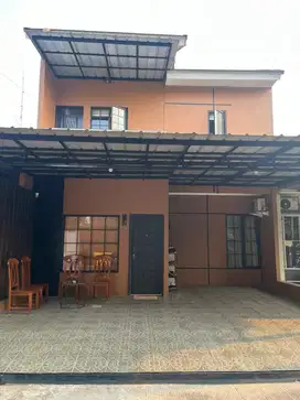 Rumah 2 Lt. Dekat Grand Wisata, Posisi Hook, 5 Menit Akses Tol