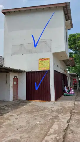 Dikontrakan 1 RUKO 2 Lt, strategis pinggir jl raya dekat lapangan bola