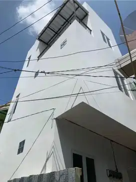 Rumah 3 lantai siap huni di Kramat Jakarta Pusat