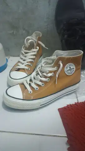Sepatu Cardinal ukuran 39