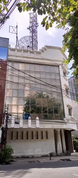 gedung kantor 4 ½ lantai di krekot bunder jakarta pusat