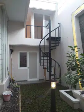 Rumah Like New Puri Anjasmoro Semarang Barat 1,5Lt seHrg 1Lt
