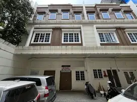 Rumah di Komplek Perbatasan Palace