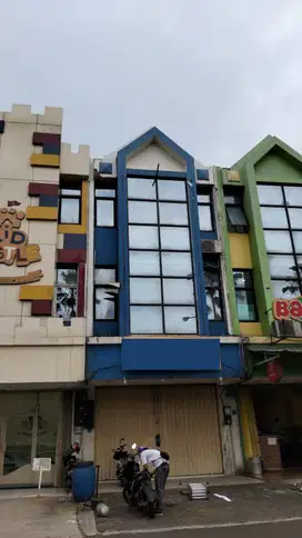 Ruko Boulevard Gading Serpong Sangat Strategis Hadap Jalan Raya