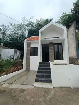 Rumah minimalis dalam komplek Bumi Langgeng Cileunyi