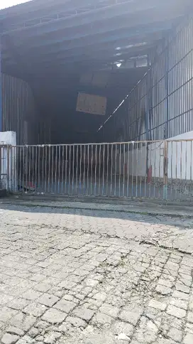 Gudang sewa di area industri