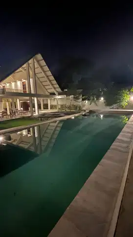 Dijual Villa Halaman Dan Kolam Renang Luas di Canggu.