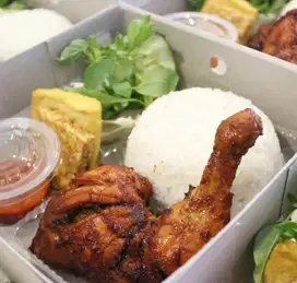 Menerima Pesanan Nasi Kotak dan Catering