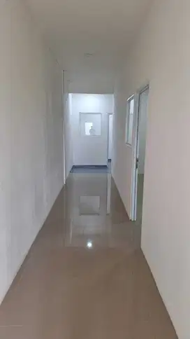 Disewakan / Dijual Gudang Rapi Siap Pakai FULL RENOV SUDAH EPOXY