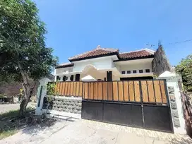 rumah modern siap huni lokasi banyuanyar solo posisi hoek