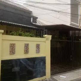 DiJual Rumah Second 1,5 lantai DiJagakarsa