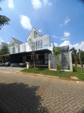 Rumah Baru Hoek dengan Swimming Pool di Discovery Bintaro Jaya ar13145