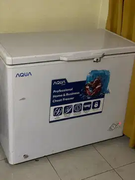 Freezer AQUA Kapasitas 202 liter