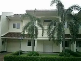 Sewa Rumah Townhouse Pondok Intan Residence 5K Furnished Swimming Pool