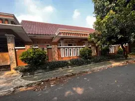 Dijual rumah via lelang komplek bina marga 5 kamar tidur