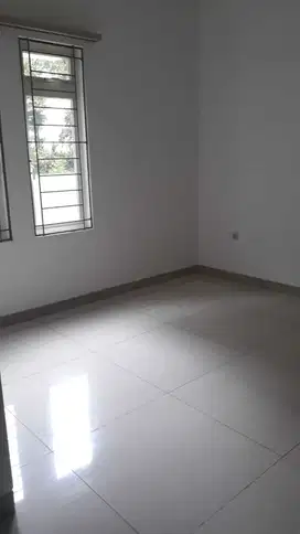 Rumah di Cihampelas Cililin Bandung Barat, Samping Jalan