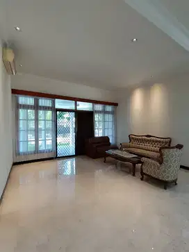 Disewakan Rumah Siap Huni Putat Indah dekat Mayjend Sungkono Tol Satel