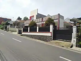 Rumah Bersih & Terawat di Pinggir Jalan Raya Padalarang Cisarua, KBB