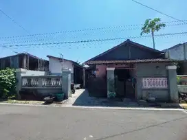 rumah kost aktif dekat kampus area bisnis di joyontakan solo luas 264m