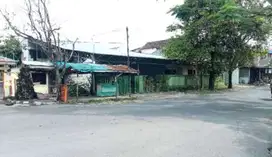 Tanah dengan bangunan kos dan ruang usaha