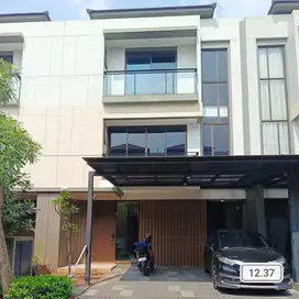Disewakan Rumah mewah 2 lantai Cluster Zora BSD