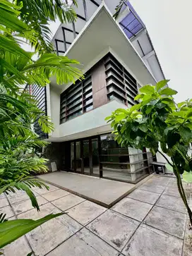 Rumah 3 lantai di Kemang, Jakarta Selatan