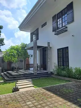Dijual Rumah Mewah Lokasi Strategis di Jl. Telaga Bodas Semarang