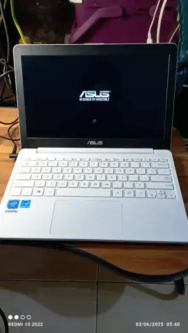 Jual notebook asus e203nah dan 2  internal 500 gb second minus baterai